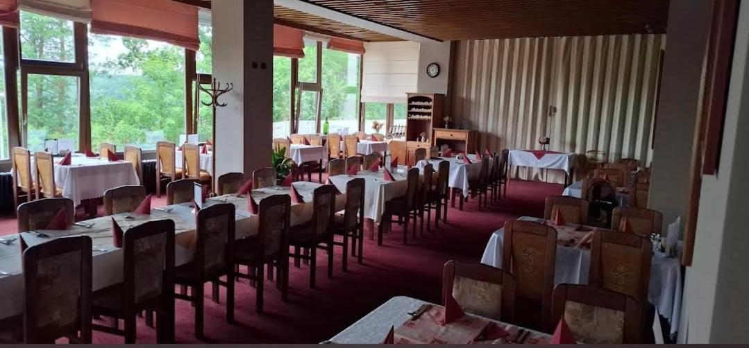 Zvíkovské Podhradí Resort Hotel Zvikov מראה חיצוני תמונה
