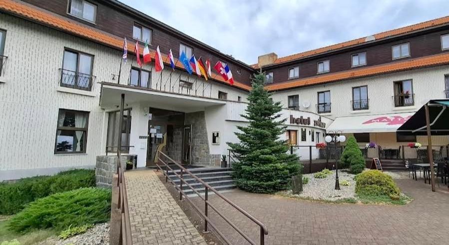 Zvíkovské Podhradí Resort Hotel Zvikov מראה חיצוני תמונה