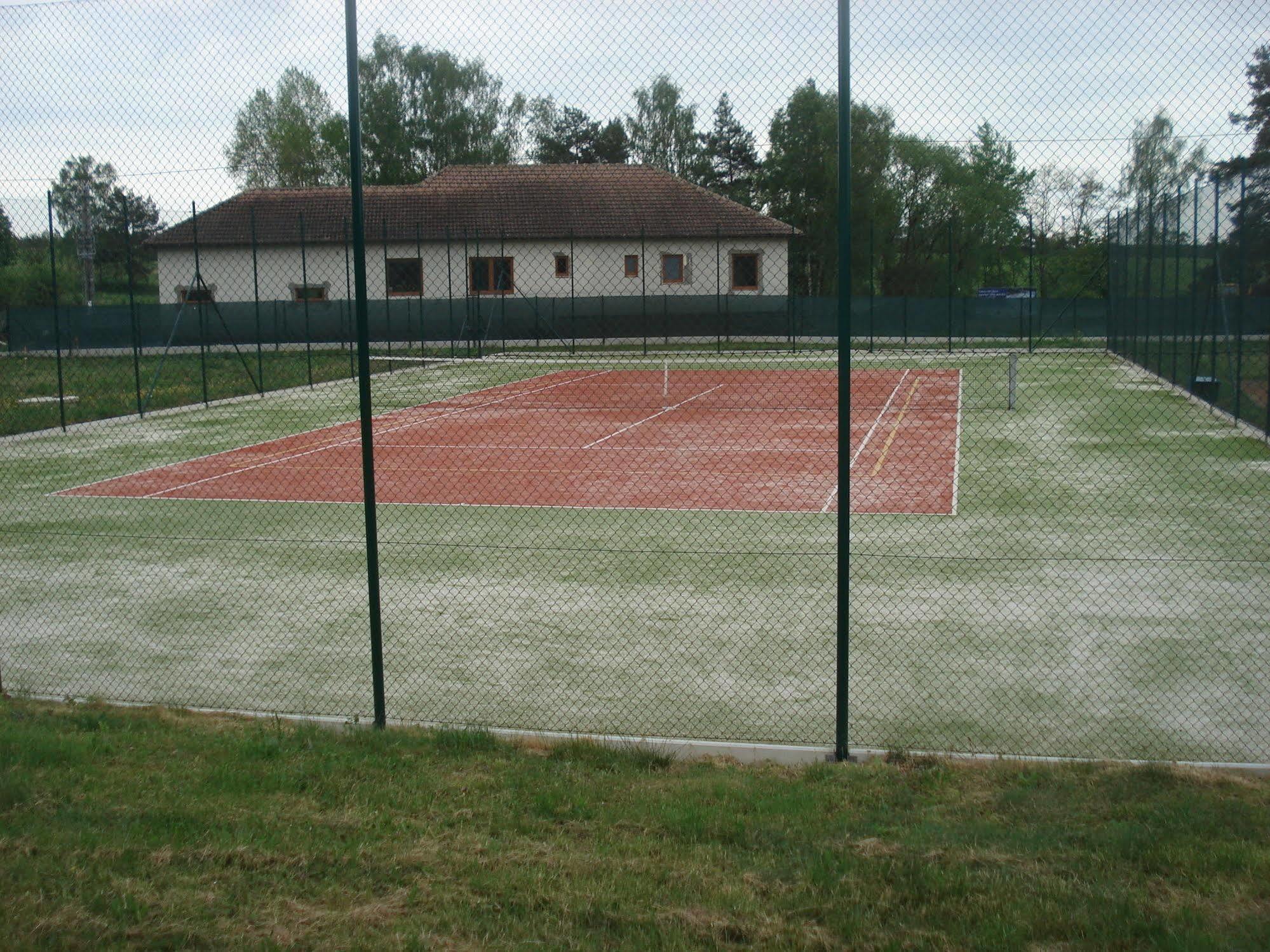 Zvíkovské Podhradí Resort Hotel Zvikov מראה חיצוני תמונה