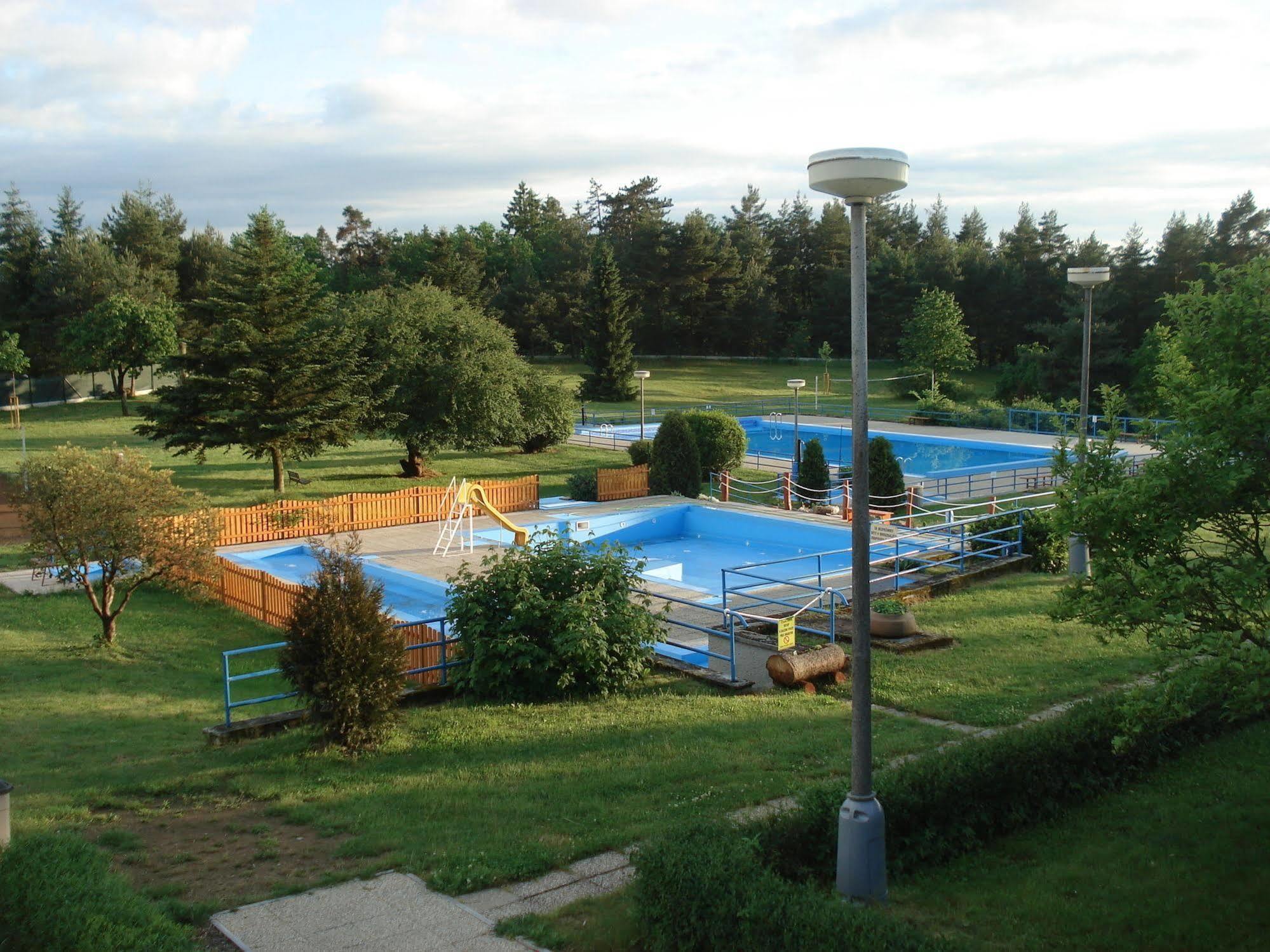 Zvíkovské Podhradí Resort Hotel Zvikov מראה חיצוני תמונה