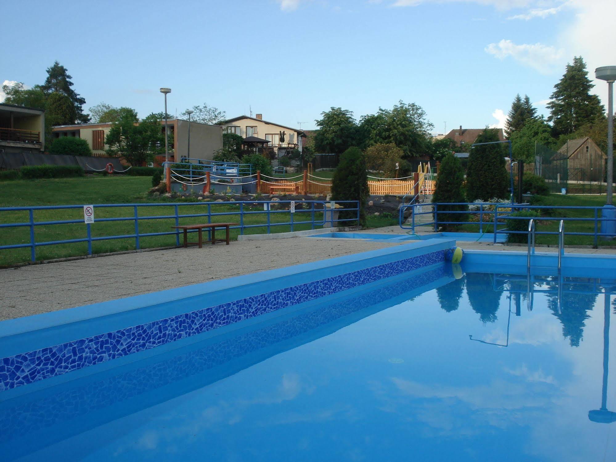 Zvíkovské Podhradí Resort Hotel Zvikov מראה חיצוני תמונה