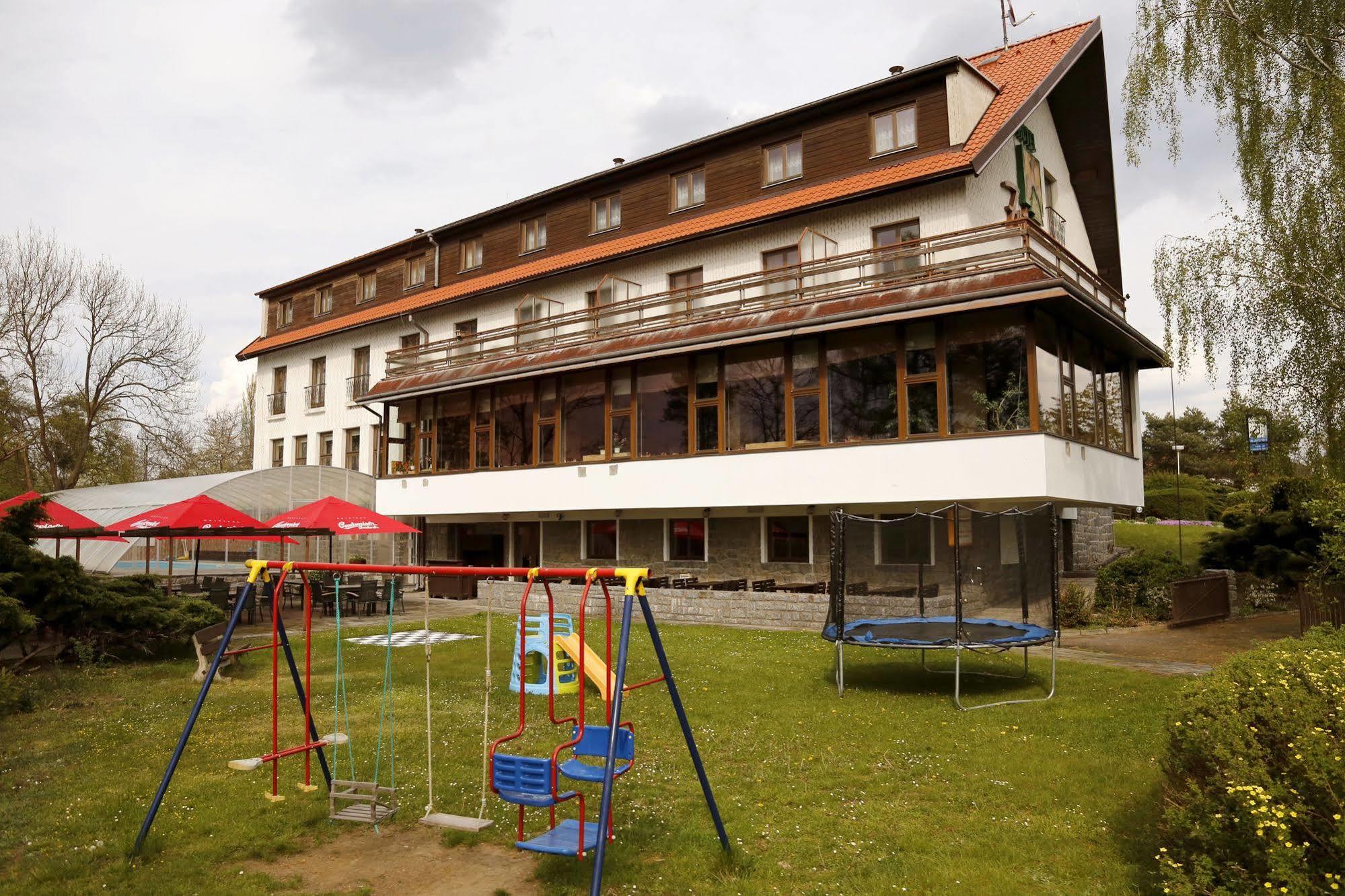 Zvíkovské Podhradí Resort Hotel Zvikov מראה חיצוני תמונה