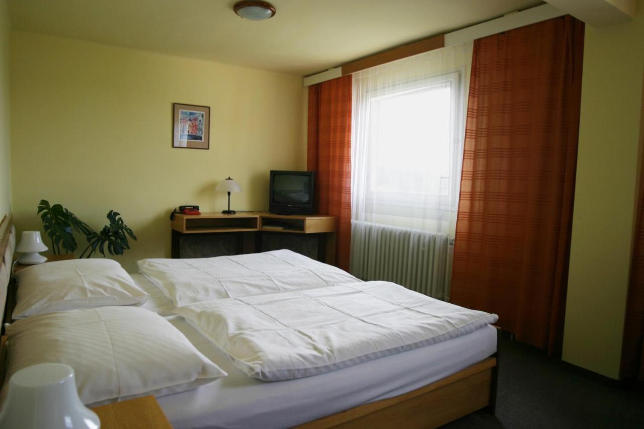 Zvíkovské Podhradí Resort Hotel Zvikov מראה חיצוני תמונה