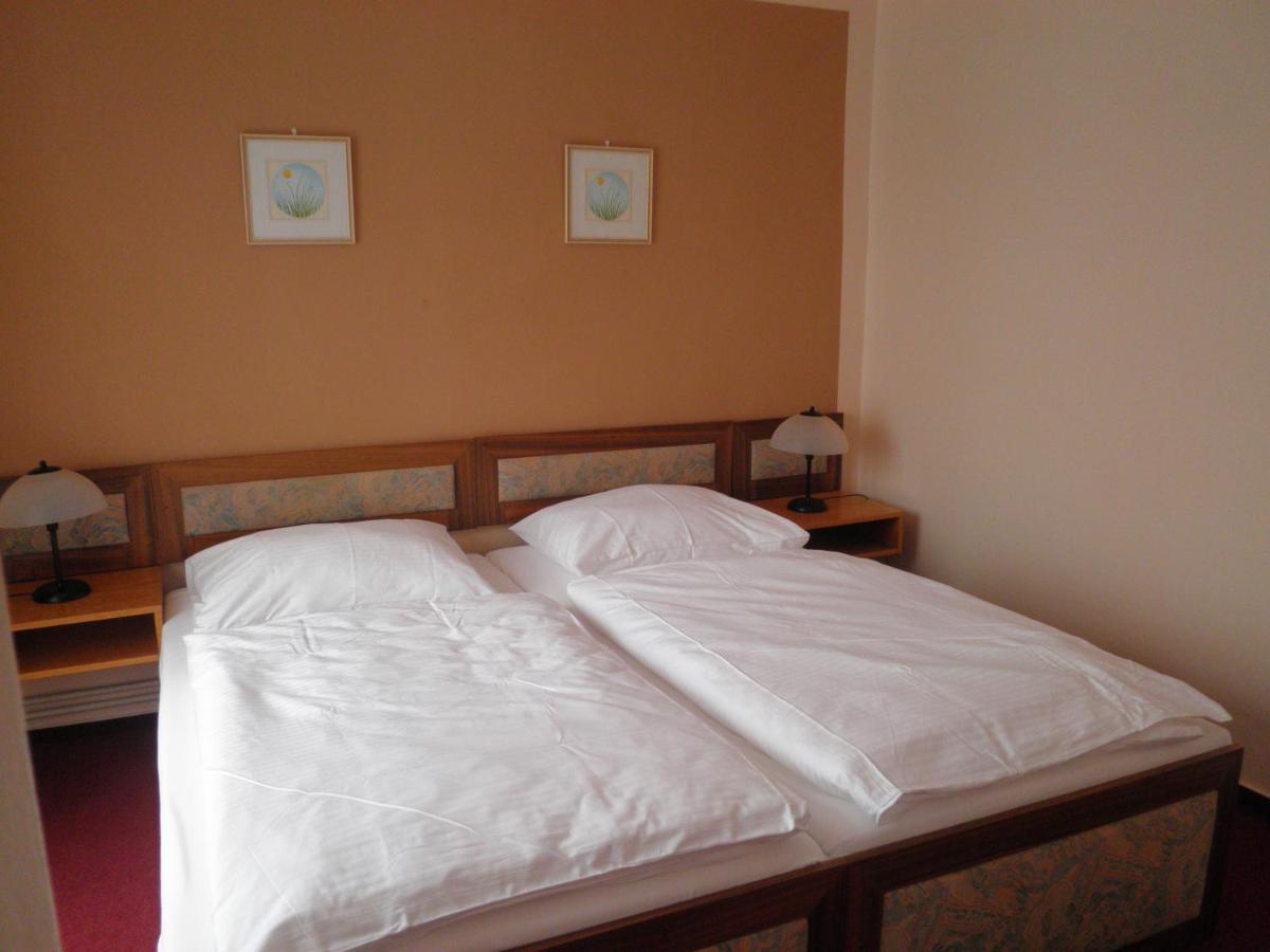 Zvíkovské Podhradí Resort Hotel Zvikov מראה חיצוני תמונה