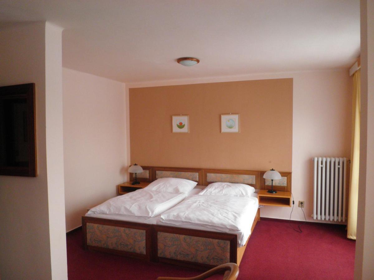 Zvíkovské Podhradí Resort Hotel Zvikov מראה חיצוני תמונה